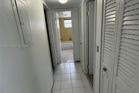 Condo in Dania Beach, Florida, 2 bedrooms  № 1462295 - photo 18