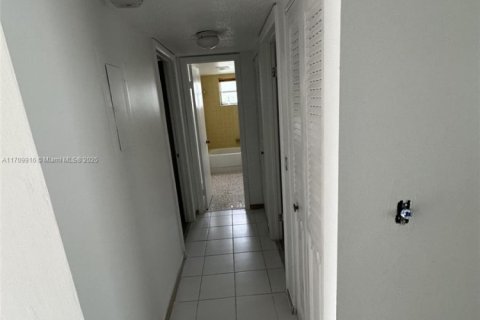 Condo in Dania Beach, Florida, 2 bedrooms  № 1462295 - photo 17