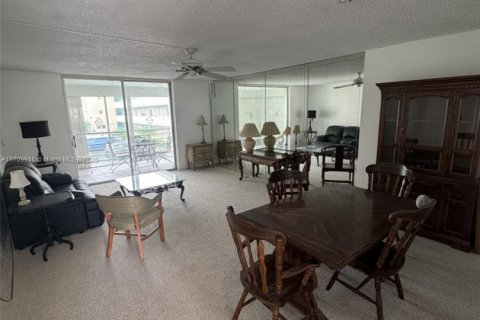 Condo in Dania Beach, Florida, 2 bedrooms  № 1462295 - photo 5