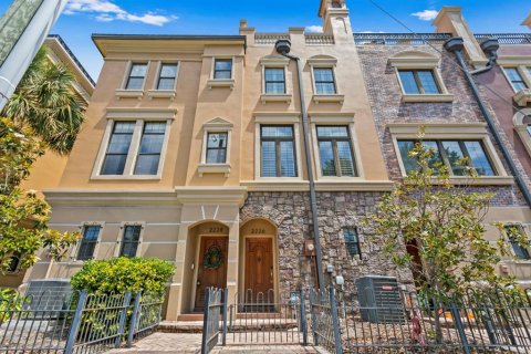 Adosado en venta en Tampa, Florida, 3 dormitorios, 149.11 m2 № 1626565 - foto 2