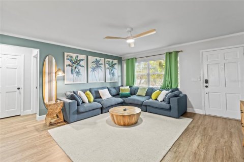 House in Clearwater, Florida 4 bedrooms, 165.74 sq.m. № 1612546 - photo 3