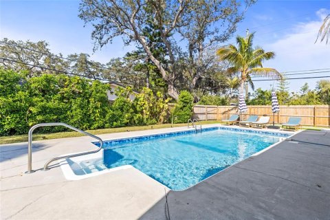House in Clearwater, Florida 4 bedrooms, 165.74 sq.m. № 1612546 - photo 29
