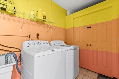 House in Clearwater, Florida 4 bedrooms, 165.74 sq.m. № 1612546 - photo 28