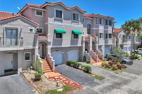 Купить таунхаус в Санрайз, Флорида 3 спальни, 171.68м2, № 1955752 - фото 1