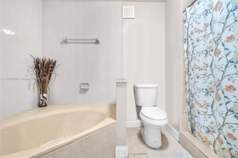 Купить таунхаус в Санрайз, Флорида 3 спальни, 171.68м2, № 1955752 - фото 20