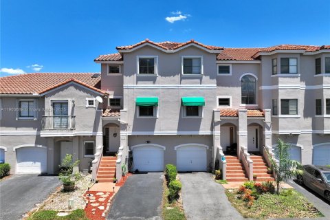 Купить таунхаус в Санрайз, Флорида 3 спальни, 171.68м2, № 1955752 - фото 2