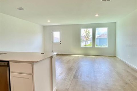 Townhouse in Winter Haven, Florida 3 bedrooms, 128.76 sq.m. № 2396622 - photo 13