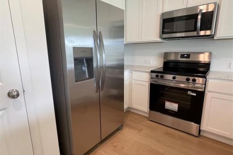 Townhouse in Winter Haven, Florida 3 bedrooms, 128.76 sq.m. № 2396622 - photo 10