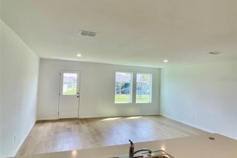 Townhouse in Winter Haven, Florida 3 bedrooms, 128.76 sq.m. № 2396622 - photo 12