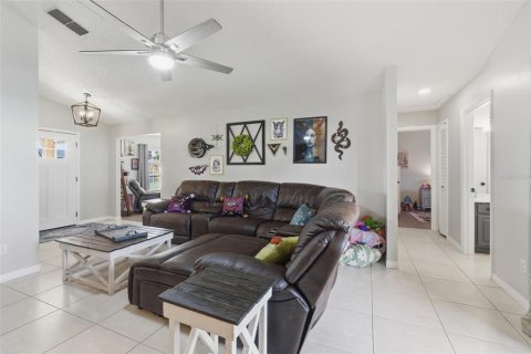 Villa ou maison à vendre à Clermont, Floride: 3 chambres, 171.5 m2 № 2129443 - photo 9