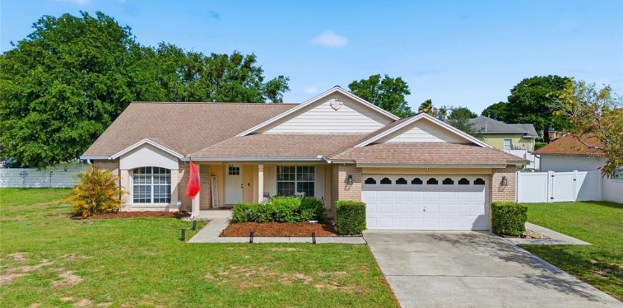 Villa ou maison à Clermont, Floride 3 chambres, 171.5 m2 № 2129443