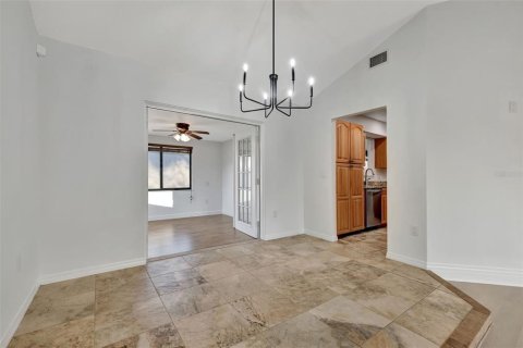 House in Sarasota, Florida 3 bedrooms, 170.1 sq.m. № 1519075 - photo 10