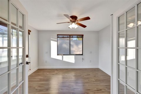 House in Sarasota, Florida 3 bedrooms, 170.1 sq.m. № 1519075 - photo 12