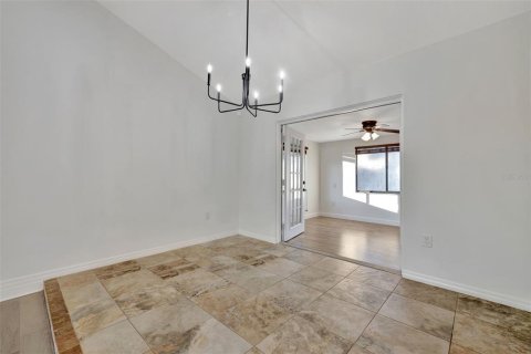 House in Sarasota, Florida 3 bedrooms, 170.1 sq.m. № 1519075 - photo 11