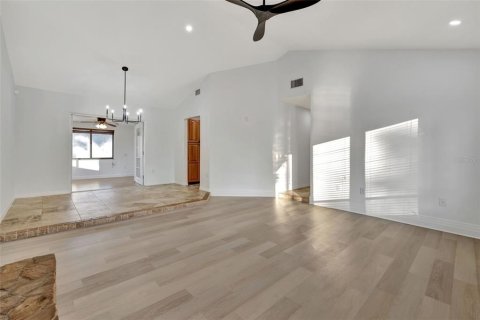 House in Sarasota, Florida 3 bedrooms, 170.1 sq.m. № 1519075 - photo 9