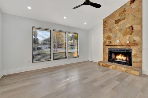 House in Sarasota, Florida 3 bedrooms, 170.1 sq.m. № 1519075 - photo 6