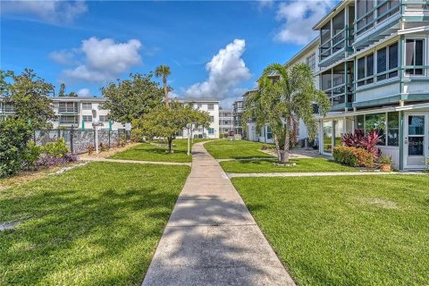 Copropriété à vendre à Bradenton, Floride: 2 chambres, 78.04 m2 № 2094441 - photo 28