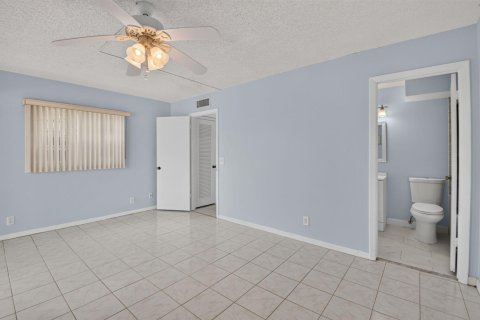 Condo in Delray Beach, Florida, 1 bedroom  № 2399628 - photo 14