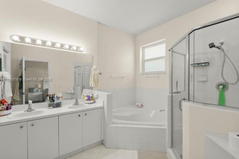 Townhouse in Cutler Bay, Florida 3 bedrooms, 145.11 sq.m. № 1730989 - photo 14