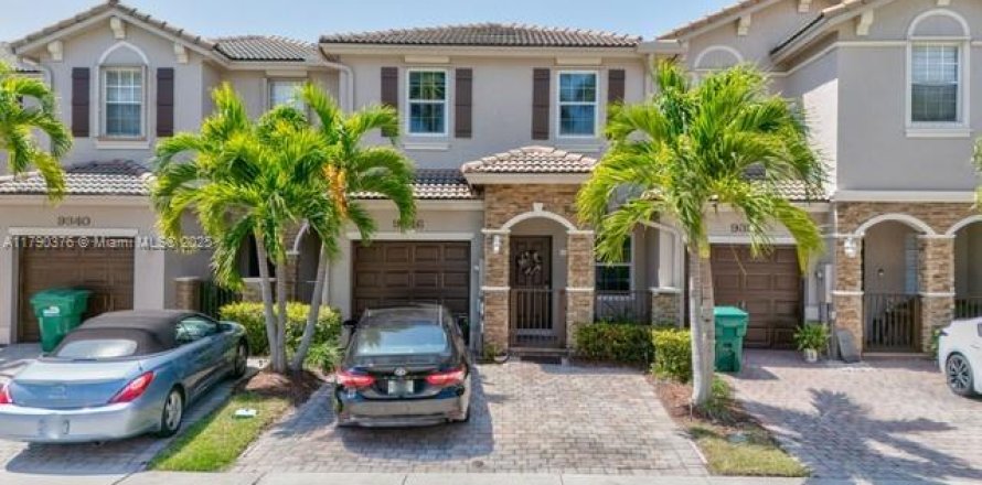 Townhouse in Cutler Bay, Florida 3 bedrooms, 145.11 sq.m. № 1730989