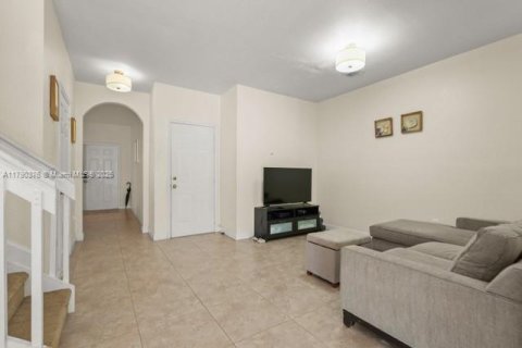 Townhouse in Cutler Bay, Florida 3 bedrooms, 145.11 sq.m. № 1730989 - photo 7
