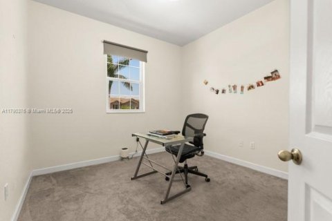Townhouse in Cutler Bay, Florida 3 bedrooms, 145.11 sq.m. № 1730989 - photo 12