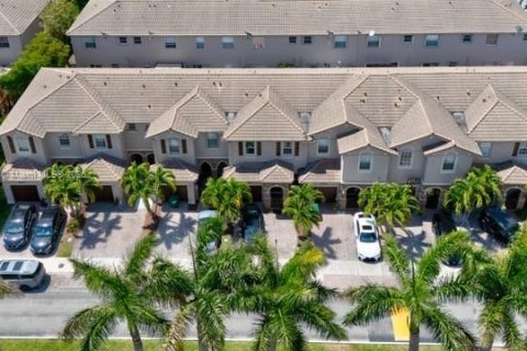 Townhouse in Cutler Bay, Florida 3 bedrooms, 145.11 sq.m. № 1730989 - photo 23
