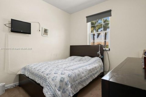 Townhouse in Cutler Bay, Florida 3 bedrooms, 145.11 sq.m. № 1730989 - photo 11
