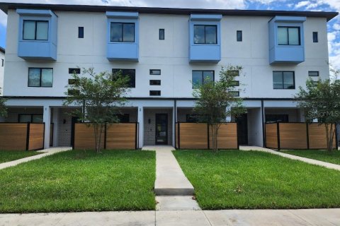Adosado en alquiler en Tampa, Florida, 3 dormitorios, 204.57 m2 № 1915005 - foto 1