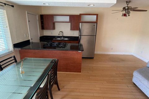 Condo à Bay Harbor Islands, Floride, 1 chambre  № 2042574