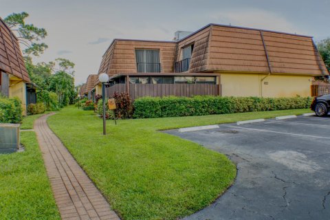 Townhouse in Lake Worth, Florida 2 bedrooms, 130.53 sq.m. № 2389887