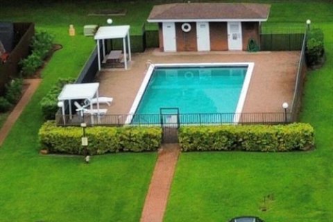 Townhouse in Lake Worth, Florida 2 bedrooms, 130.53 sq.m. № 2389887 - photo 5