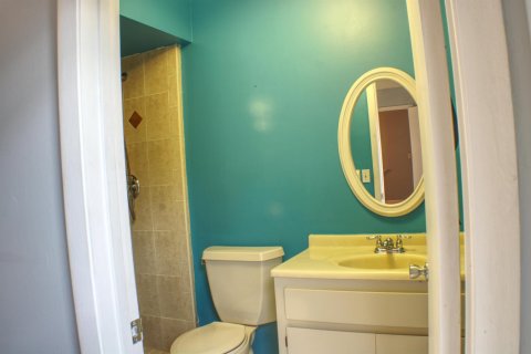 Townhouse in Lake Worth, Florida 2 bedrooms, 130.53 sq.m. № 2389887 - photo 21
