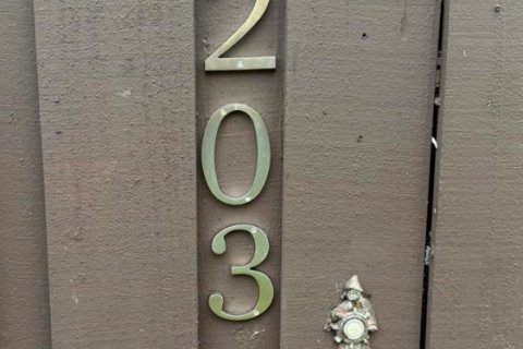 Townhouse in Lake Worth, Florida 2 bedrooms, 130.53 sq.m. № 2389887 - photo 8