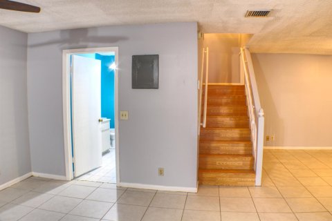 Townhouse in Lake Worth, Florida 2 bedrooms, 130.53 sq.m. № 2389887 - photo 11