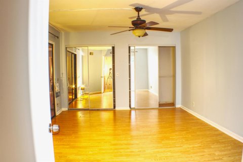 Townhouse in Lake Worth, Florida 2 bedrooms, 130.53 sq.m. № 2389887 - photo 20