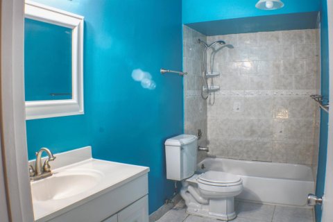 Townhouse in Lake Worth, Florida 2 bedrooms, 130.53 sq.m. № 2389887 - photo 15