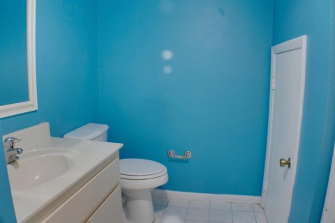 Townhouse in Lake Worth, Florida 2 bedrooms, 130.53 sq.m. № 2389887 - photo 26