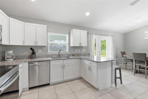 Casa en venta en Port Charlotte, Florida, 3 dormitorios, 149.85 m2 № 2322410 - foto 13