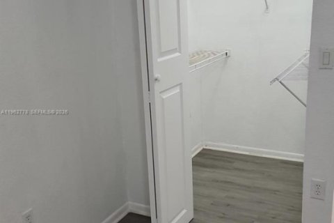 Copropriété à louer à Oakland Park, Floride: 1 chambre, 80.08 m2 № 2025838 - photo 11