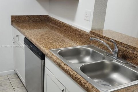 Copropriété à louer à Oakland Park, Floride: 1 chambre, 80.08 m2 № 2025838 - photo 3