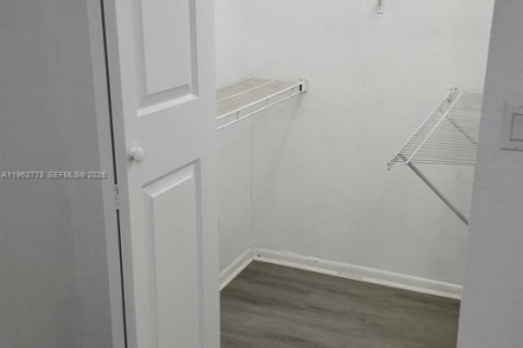 Copropriété à louer à Oakland Park, Floride: 1 chambre, 80.08 m2 № 2025838 - photo 10