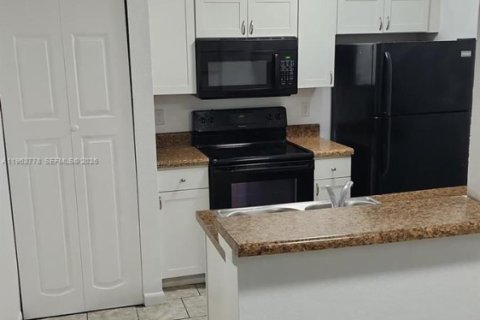 Copropriété à louer à Oakland Park, Floride: 1 chambre, 80.08 m2 № 2025838 - photo 2