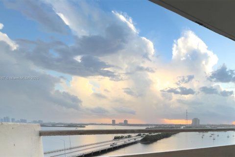 Condominio en alquiler en North Bay Village, Florida, 41.25 m2 № 2060041 - foto 23