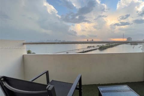 Condominio en alquiler en North Bay Village, Florida, 41.25 m2 № 2060041 - foto 20