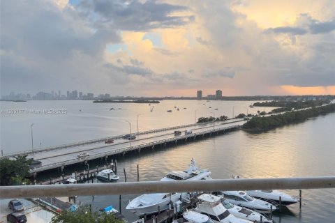 Condominio en alquiler en North Bay Village, Florida, 41.25 m2 № 2060041 - foto 2