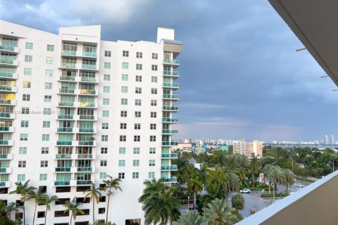 Condominio en alquiler en North Bay Village, Florida, 41.25 m2 № 2060041 - foto 25