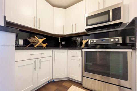 Condominio en alquiler en North Bay Village, Florida, 41.25 m2 № 2060041 - foto 15