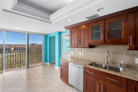 Condo in Clearwater, Florida, 2 bedrooms  № 2137761 - photo 25