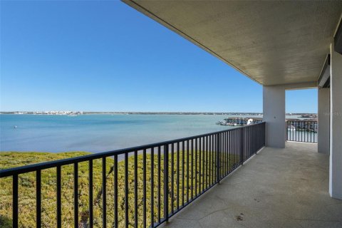 Condo in Clearwater, Florida, 2 bedrooms  № 2137761 - photo 8